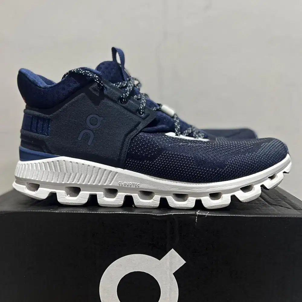 SEPATU SNEAKERS RUNNING PADEL BASKET OLAHRAGA ON CLOUD HI EDGE 43 NAVY