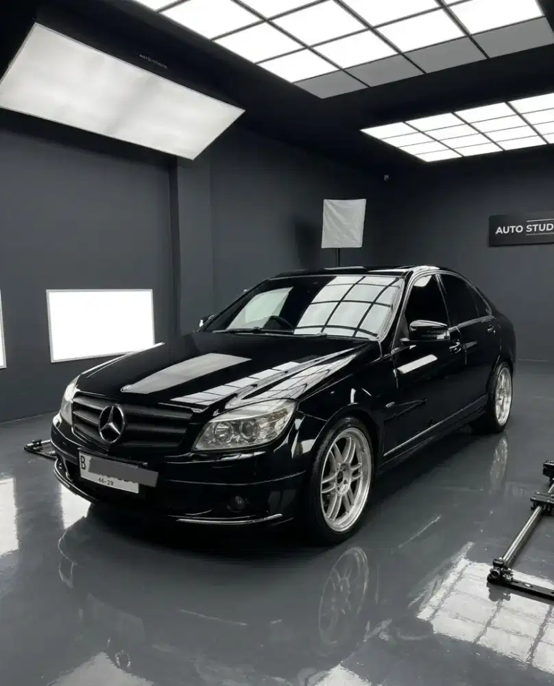 Mercedes-Benz C200 W204 Avantgrade (Tipe tertinggi)