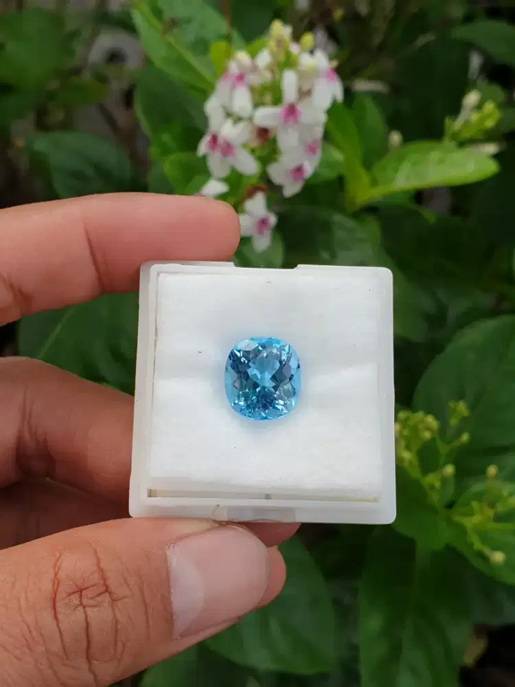 Natural Blue topaz 8.27 crt