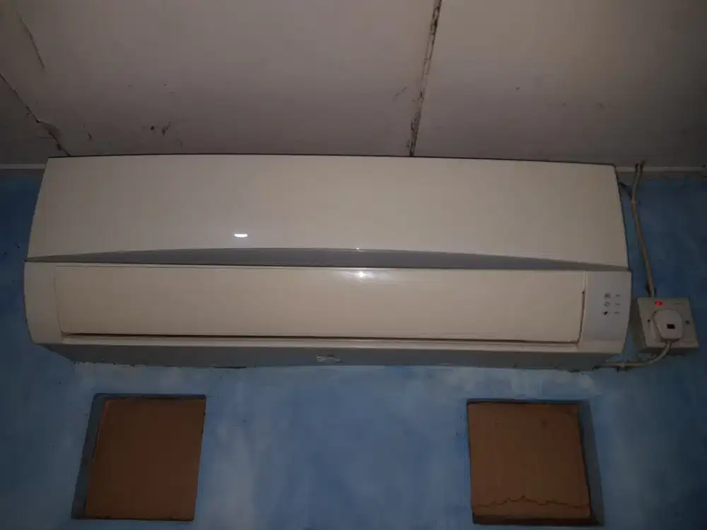 DIJUAL AC 1 PK INDOOR + OUTDOOR