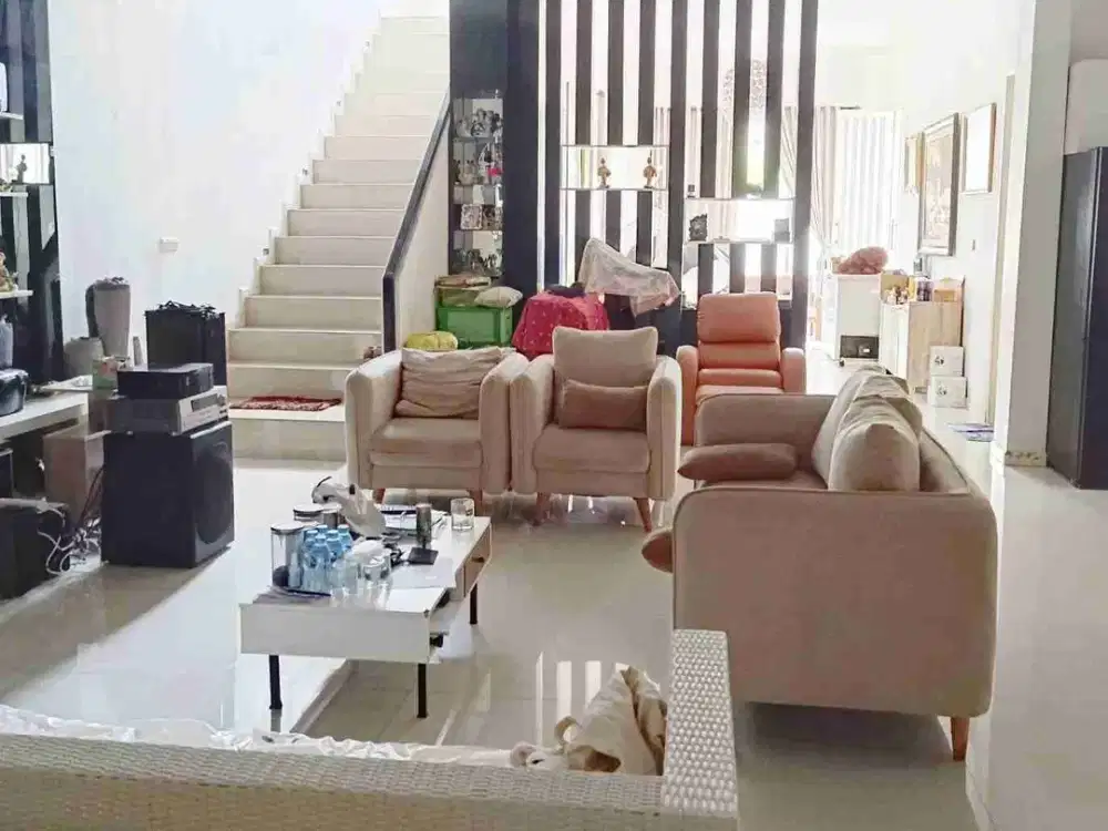 Kondisi Bagus Siap Huni Dijual Rumah Dharmahusada Indah Surabaya