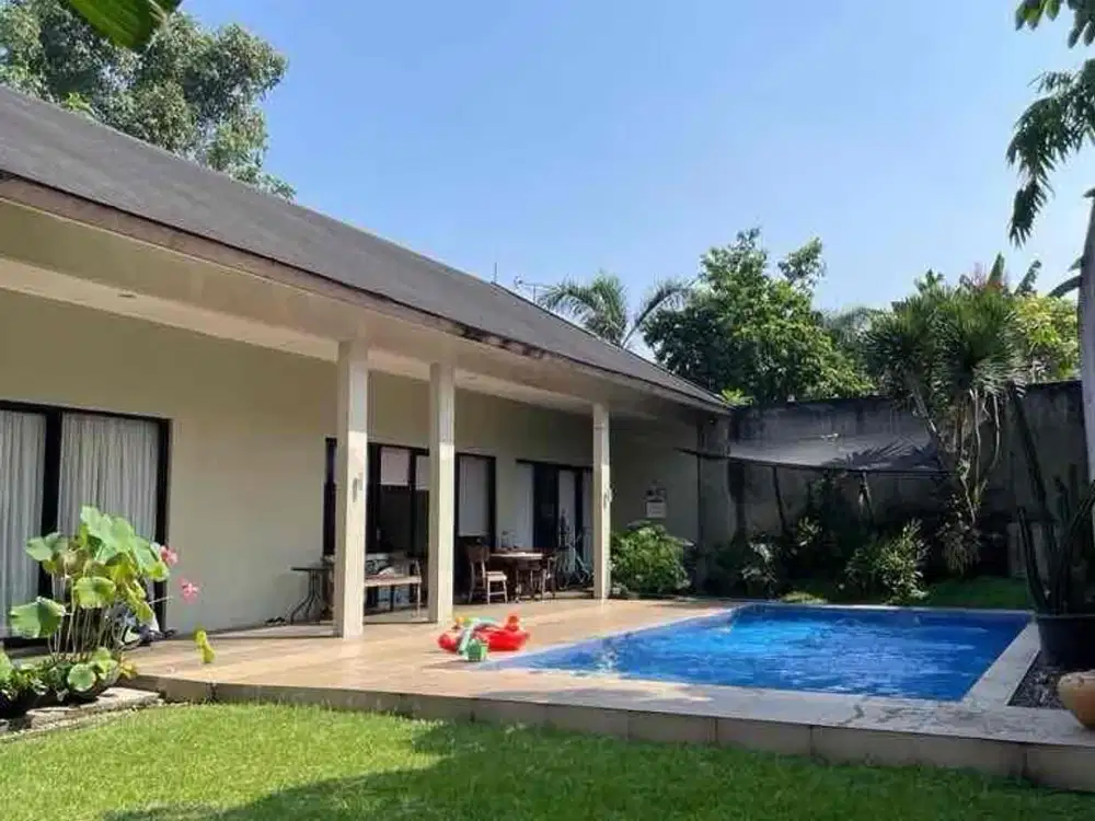 Rumah Besar dengan Halaman Luas, Cocok untuk Investasi Dengan Private Pool Area Bintaro Sektor 9