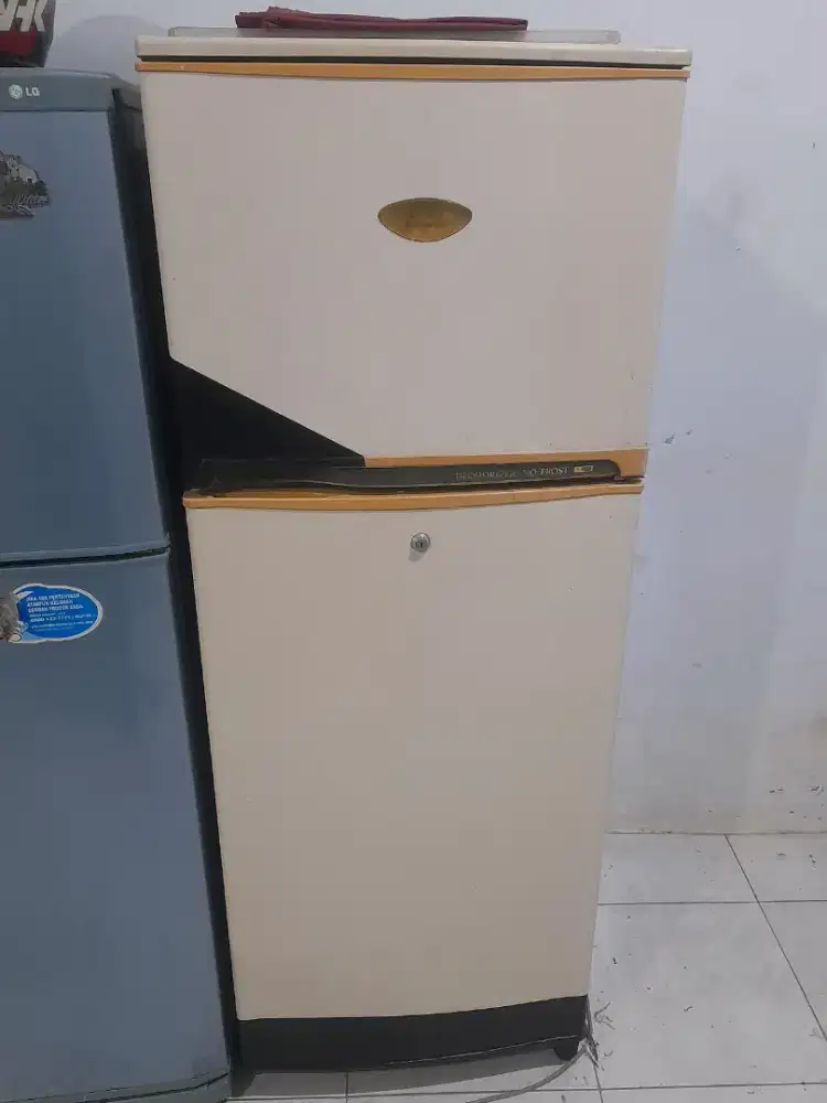 Kulkas 2 Pintu merek SHARP Murah Meriah