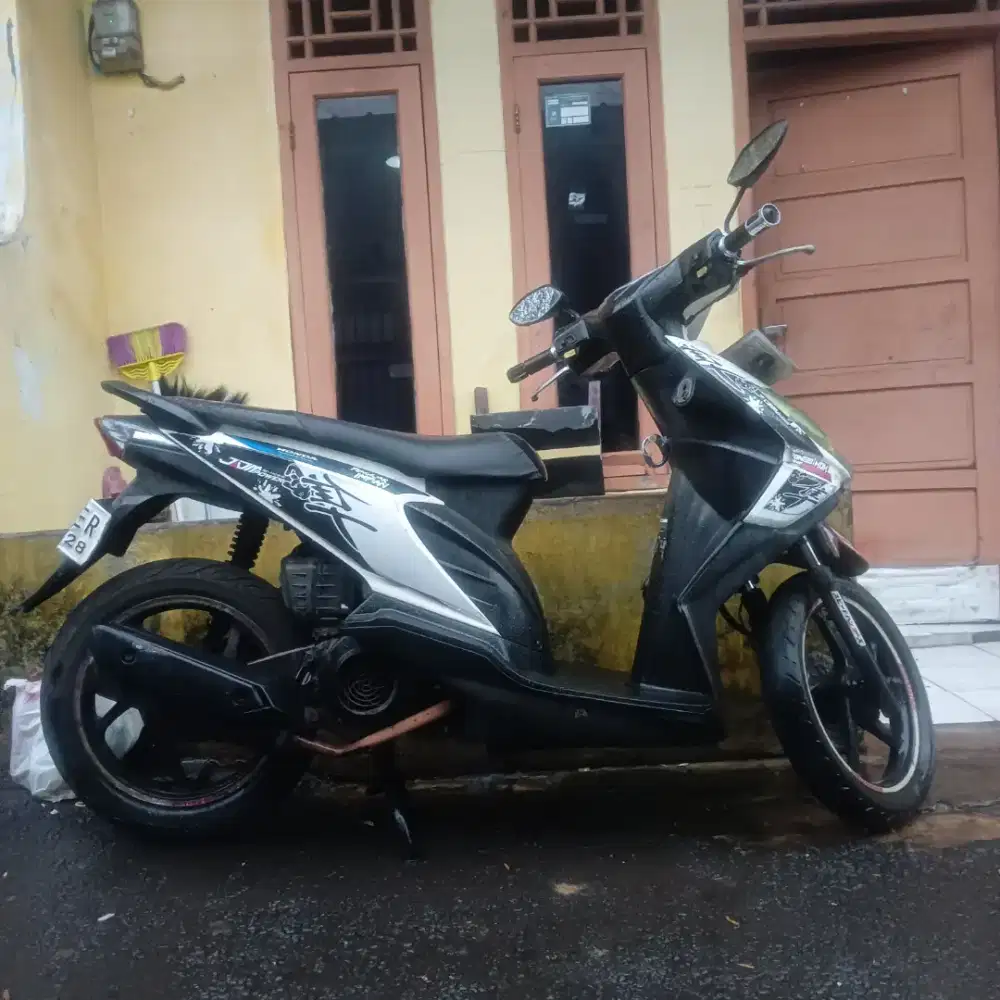Beat putih karbu