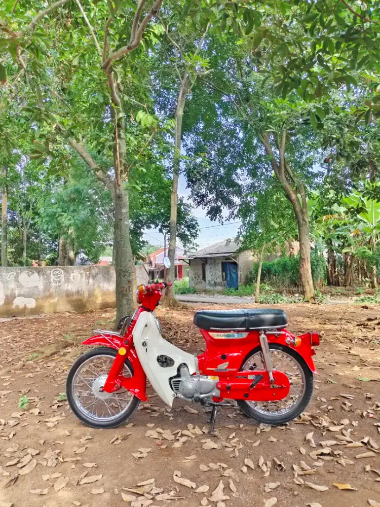 Honda C70 Th. 1978 Merah
