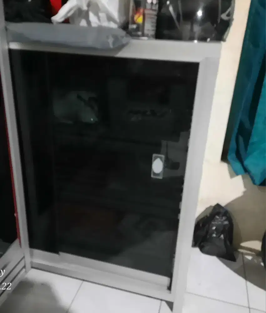 Rak sepatu aluminium kaca