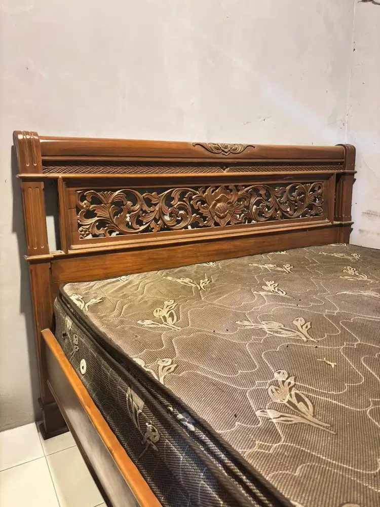 Dipan ukir kayu solid 160 x 200