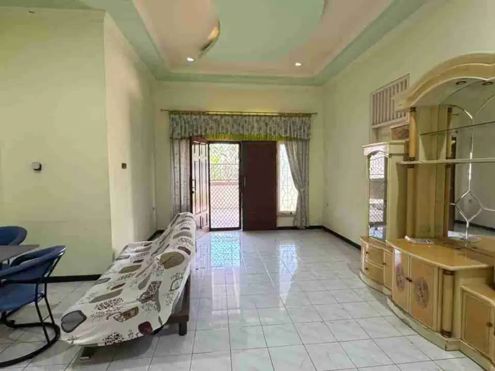 DISEWAKAN RUMAH SUTOREJO SEMI FURNISH TERAWAT