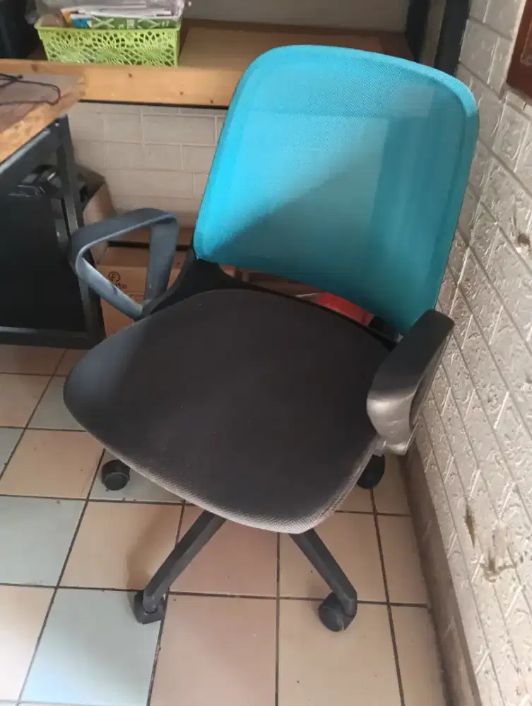 Kursi kantor minimalis
