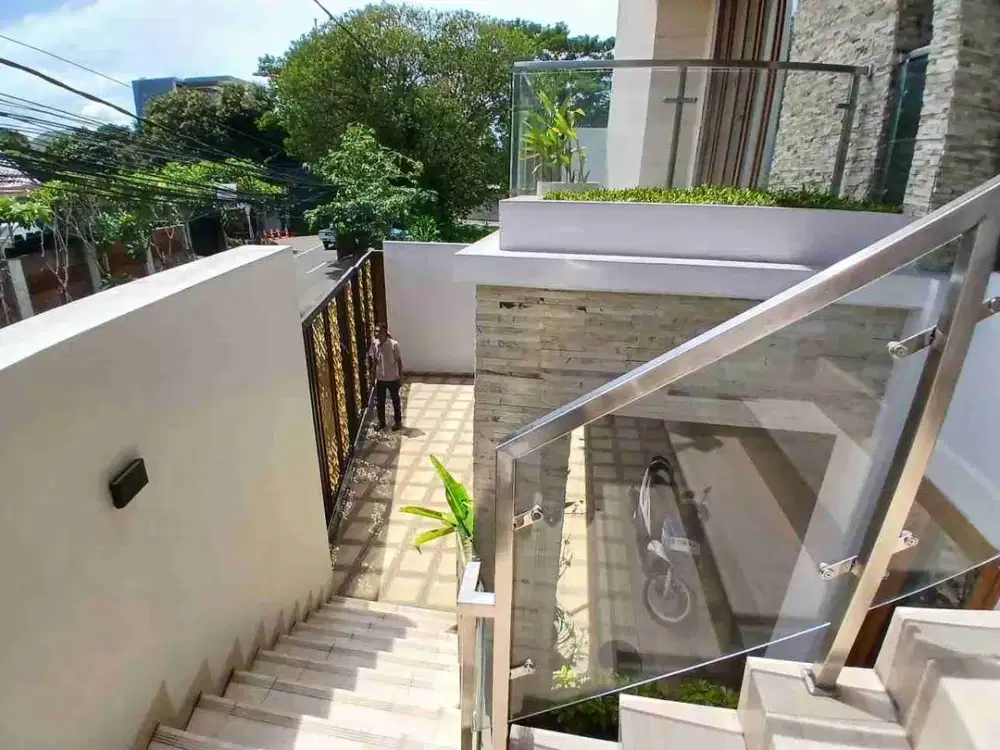 TURUN HARGA Rp 3 MILIAR
Rumah Mewah 4 Lantai di Jagakarsa, Jakarta selatan
LT 200 | LB 550
Kini Rp 10 Miliar