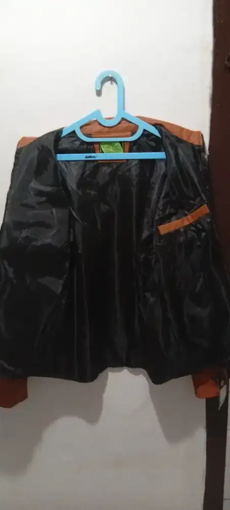 Dijual jaket kulit size L NG Rin kulit asli dan baru,