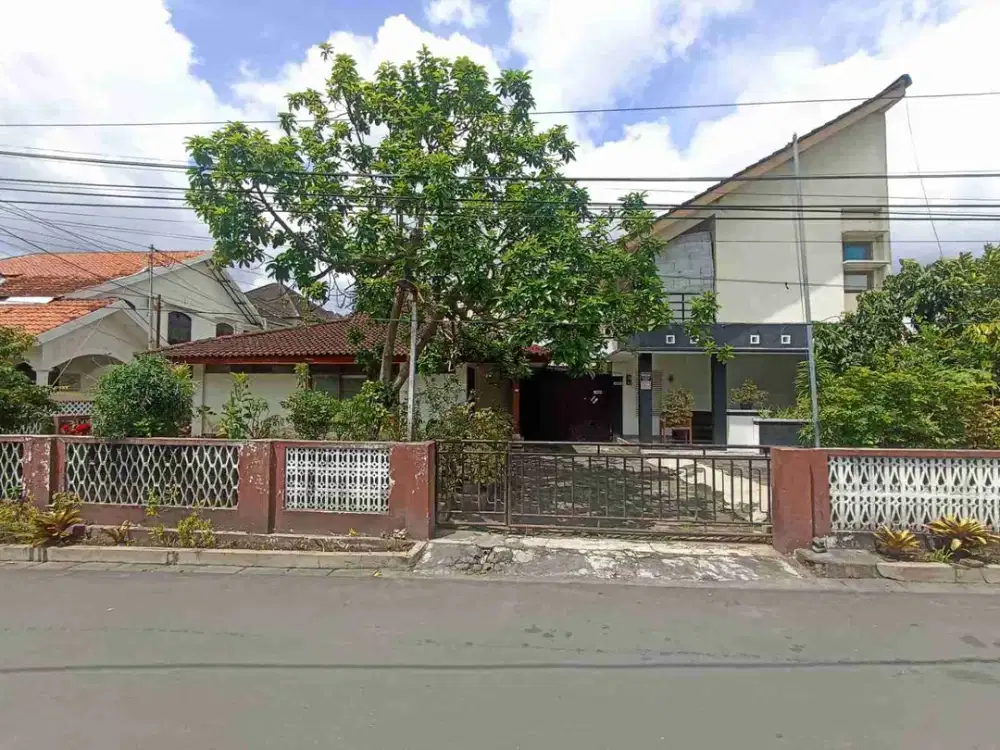 Rumah Induk Dan Kost Di jl. Kaliurang km 4 Selangkah ke Kampus UGM