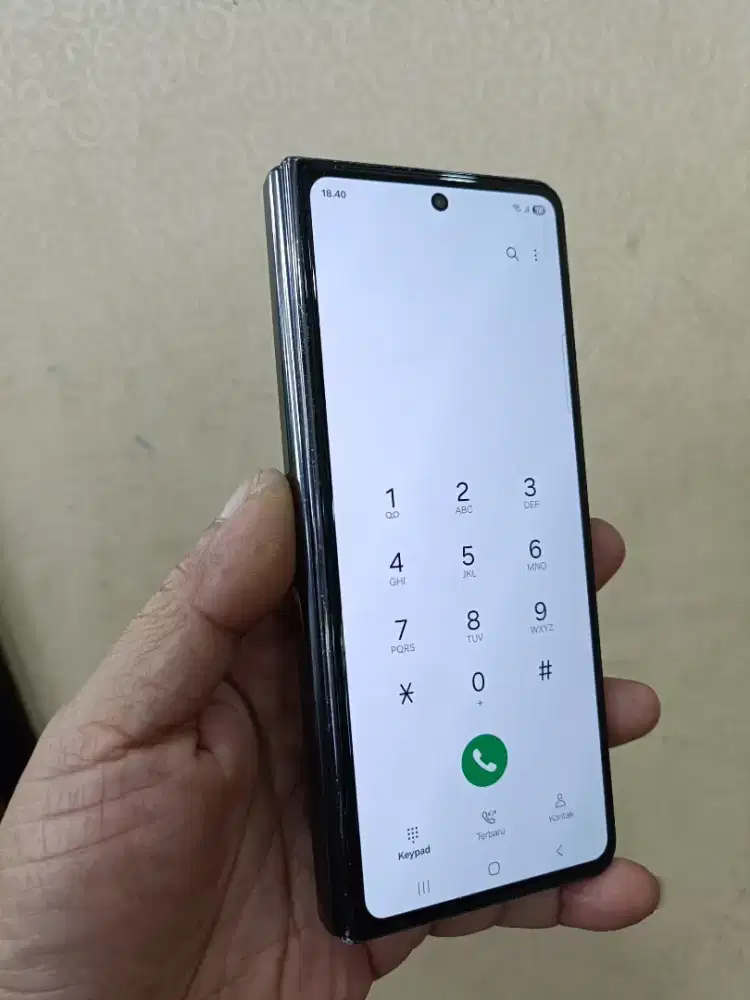 Samsung Z Fold 4 256Gb layar dalam off