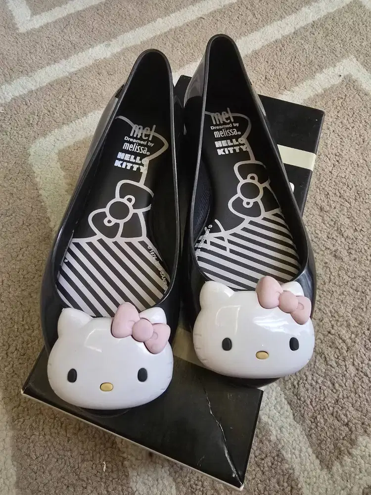 Sepatu Anak Mini Melissa Hello Kitty mulus terawat ukuranUSA 12 EUR 30