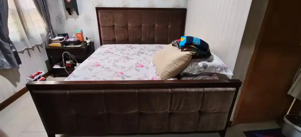 Set Dipan Kasur & Nakas
