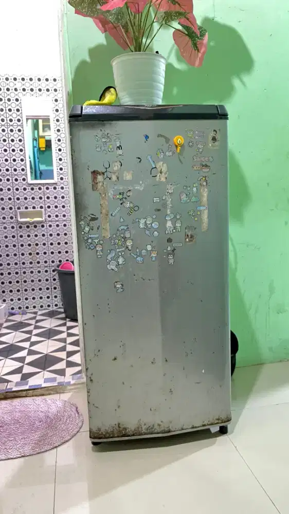 dijual kulkas aqua