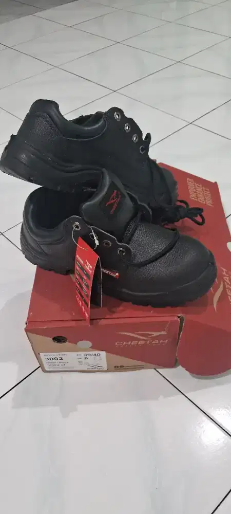Sepatu safety cheetah