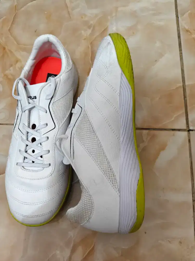 Sepatu Futsal Ori Uk 42