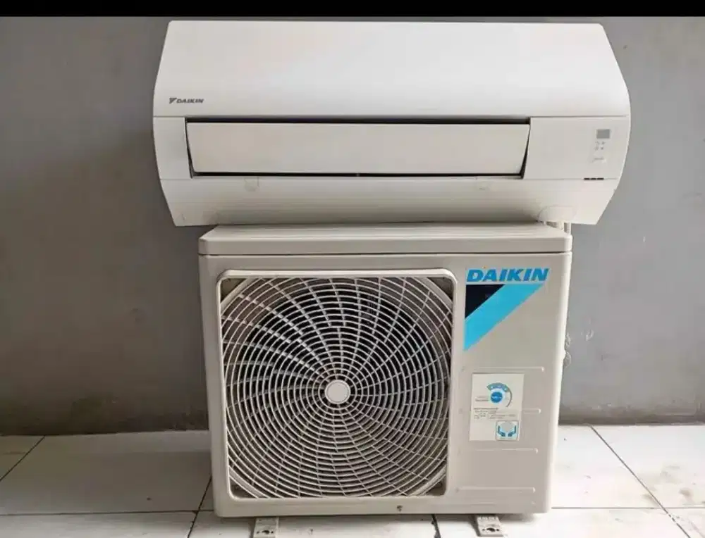 AC Daikin ½ PK R32 like new