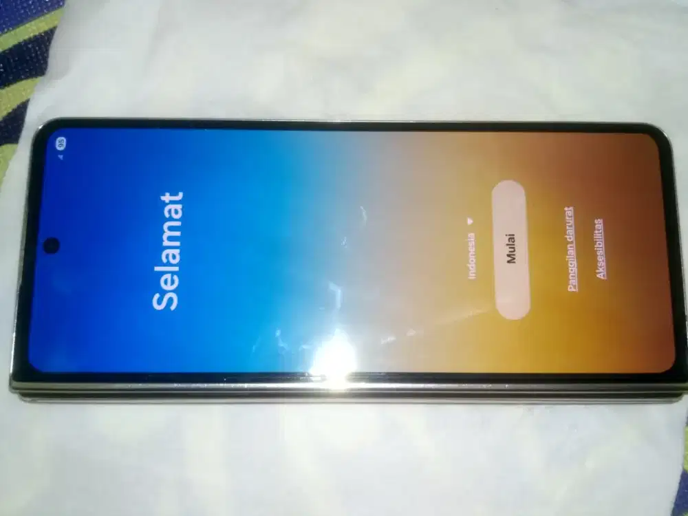 Samsung Z fold 4 - layar dalam mati