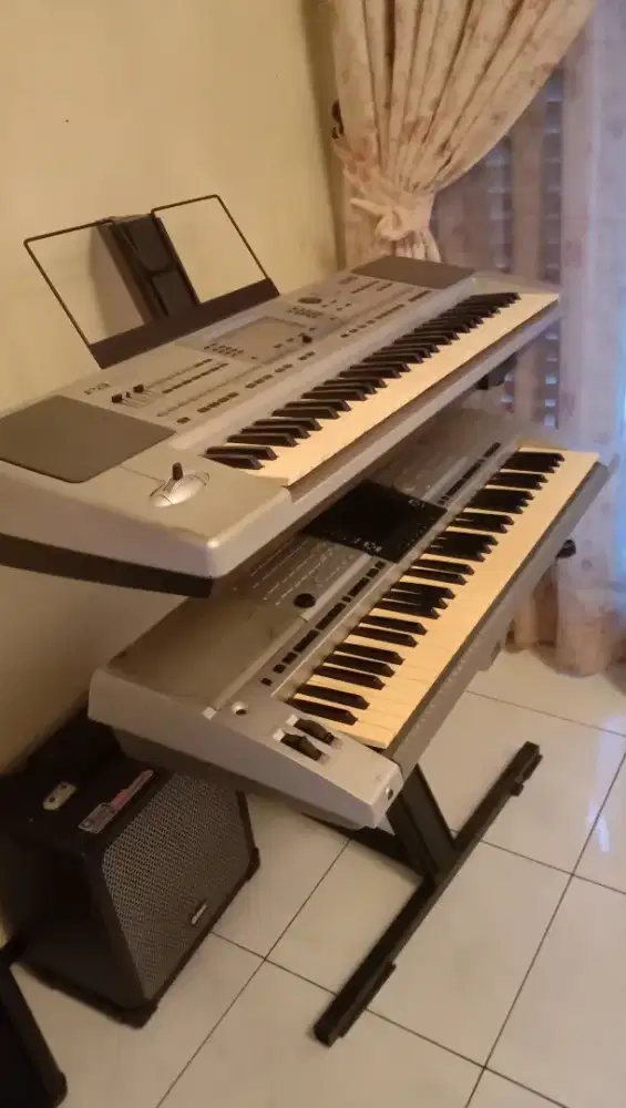 Keyboard KORG pa 50  dan Yamaha psr 3000