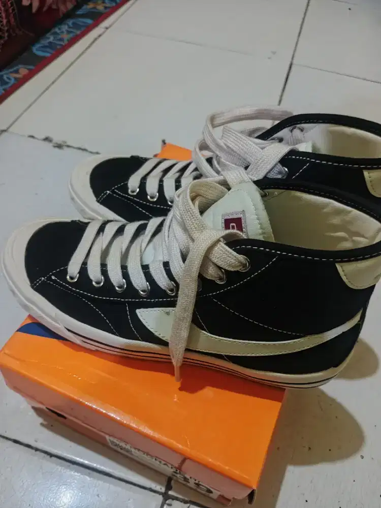 sepatu compas retrogarde