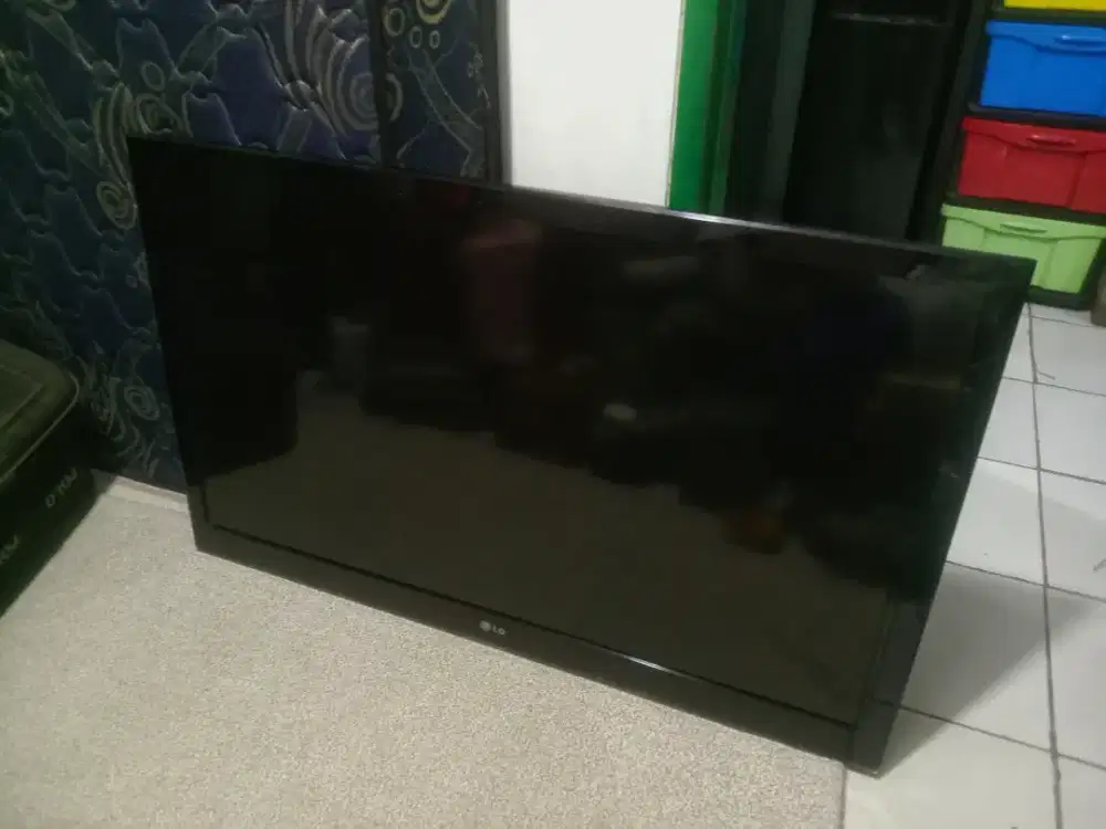 Dijual tv rusak merek LG 42in