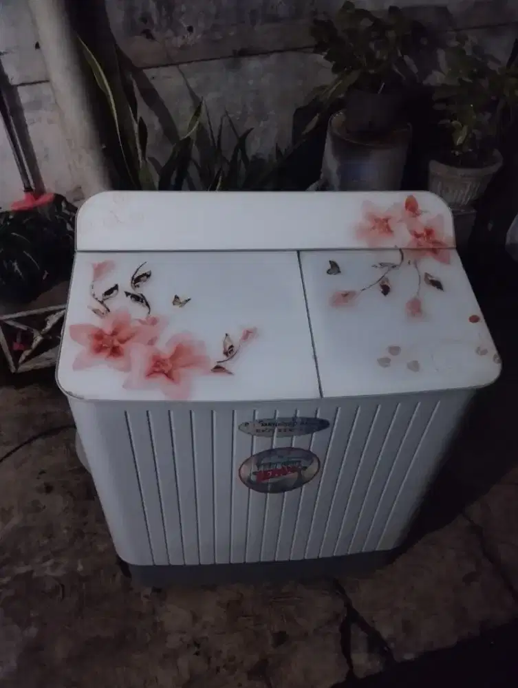 Mesin Cuci Daimitsu. 2Tabung. 8kg.