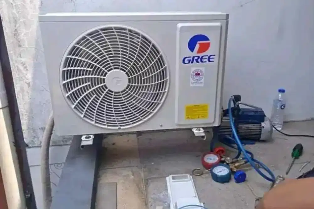 Bongkar pasang ac, servis/cuci, isi ulang freon, vakum dll