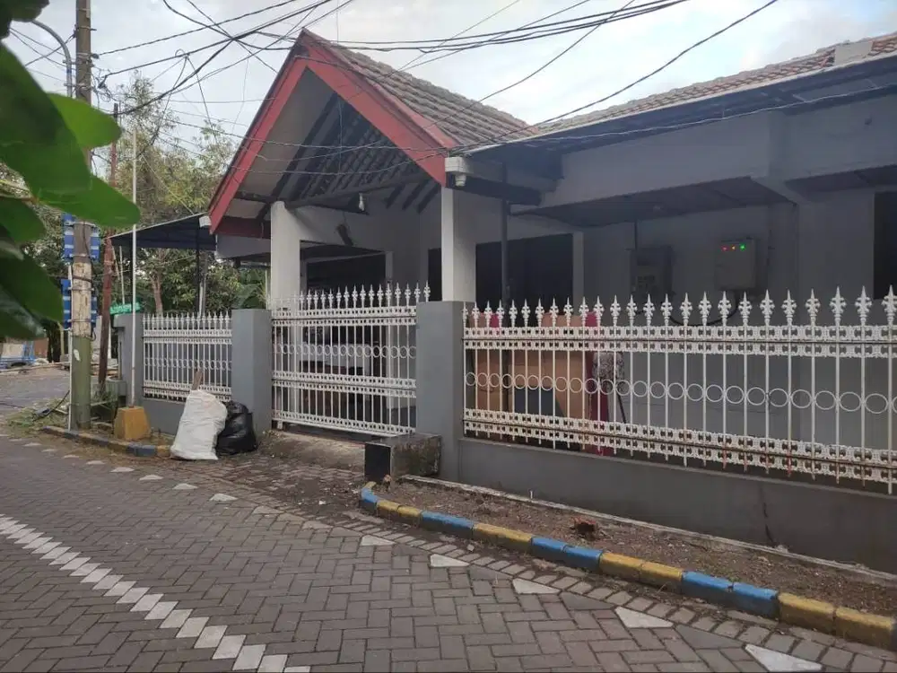 Tanah dan Rumah Hook Prima Kebraon LT 200 m² Jalan Lebar