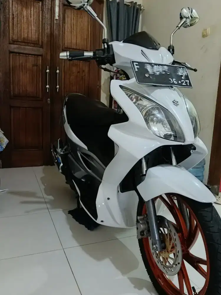 Suzuki skywave 2009 asli putih