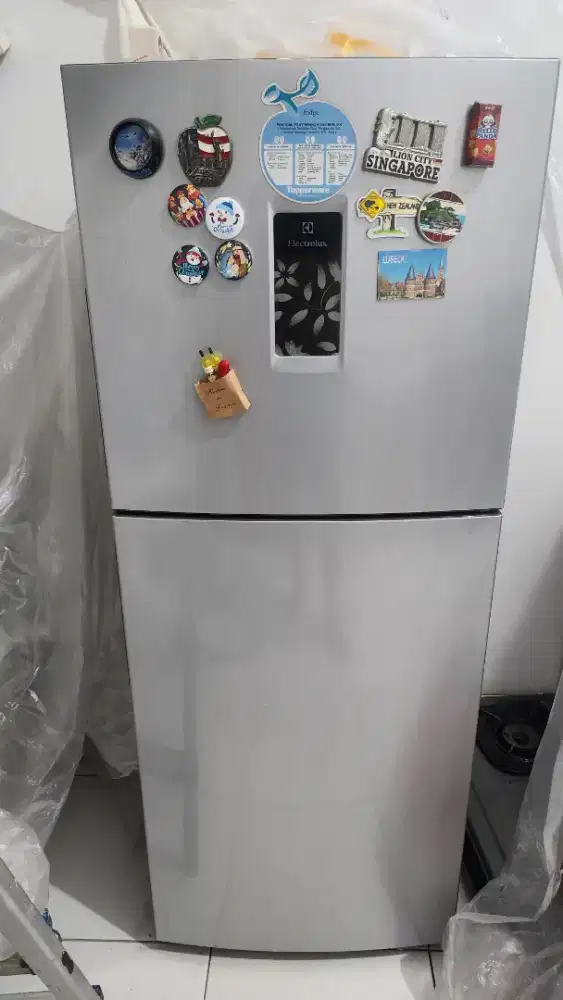 Jual Kulkas Electrolux 2 pintu bekas