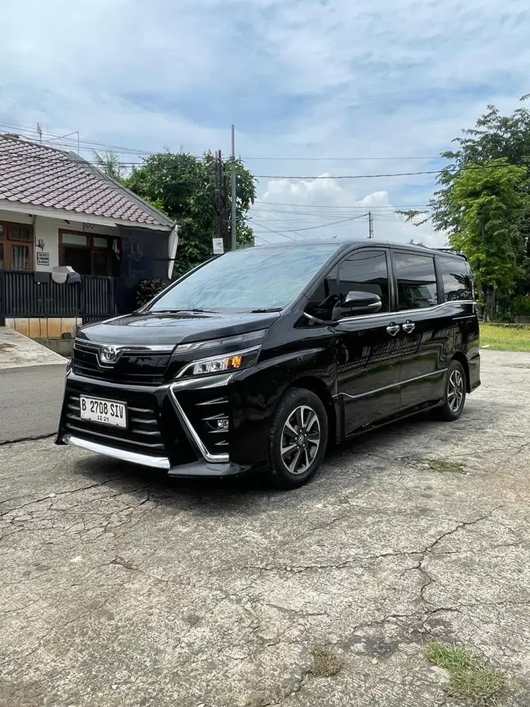 Toyota Voxy 2019