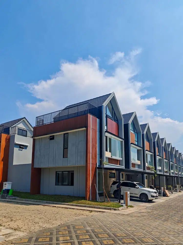 Disewakan Rumah Hook Premium 3 Lantai dengan Attic & 2 Carport