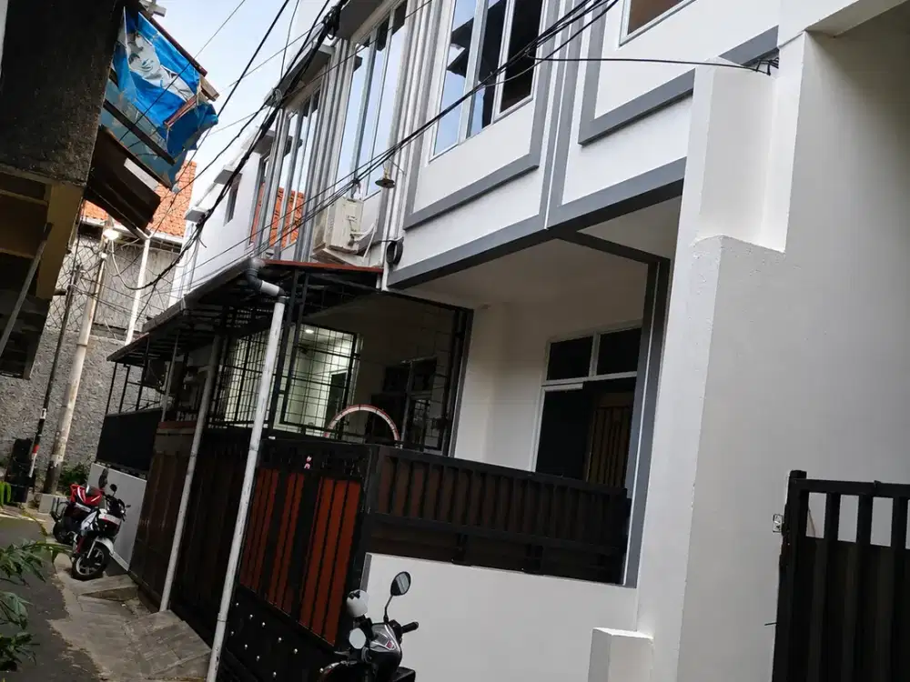 Dijual Rumah 2 Lantai Strategis di Kemayoran