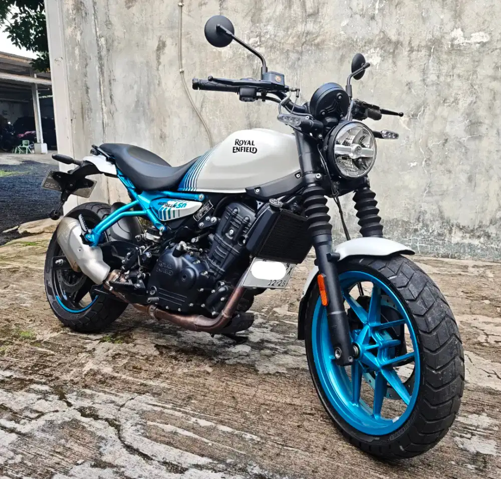 Bs Kredit/TT Royal Enfield Guerilla 450 low KM Speed 400 Triumph