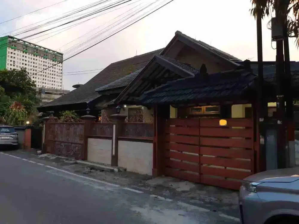 Dijual rumah 2 lt. di Menteng, Jakarta Pusat