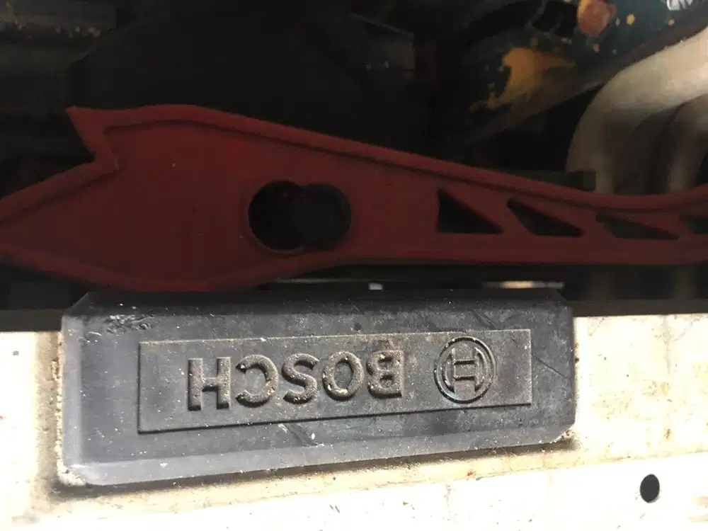 Mesin gergaji listrik Bosch