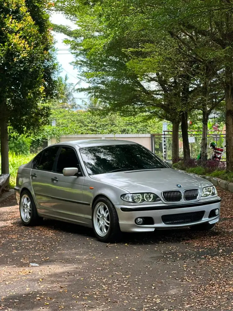 BMW 318i 2002 Bensin