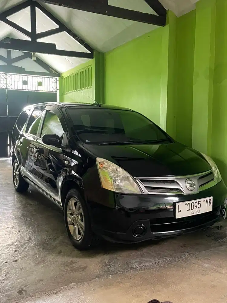 Nissan Grand livina SV mt LOW KM record