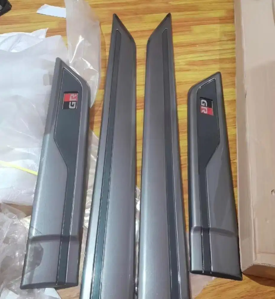 Side body molding Rush GR