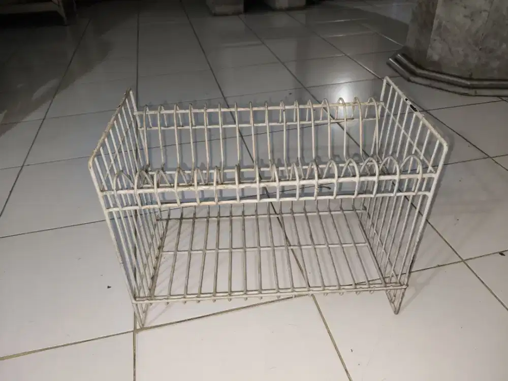 Rak piring putih