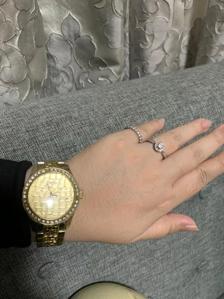Jam tangan Guees