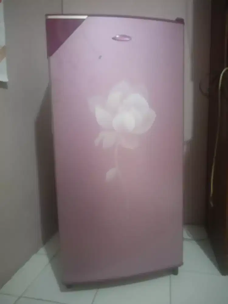 Kulkas 1 pintu merk polytron