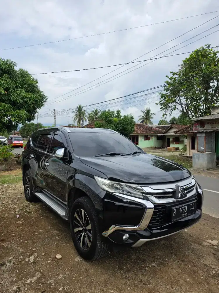 Mitsubishi Pajero Sport Dakar Black