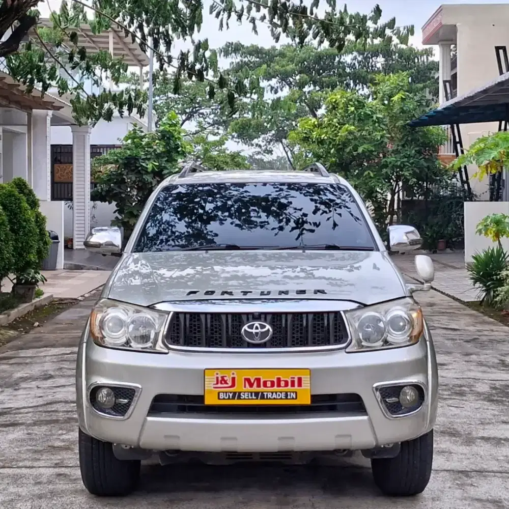 TOYOTA FORTUNER BENSIN AT MATIC 2.7G LUXURY 2009 SILVER