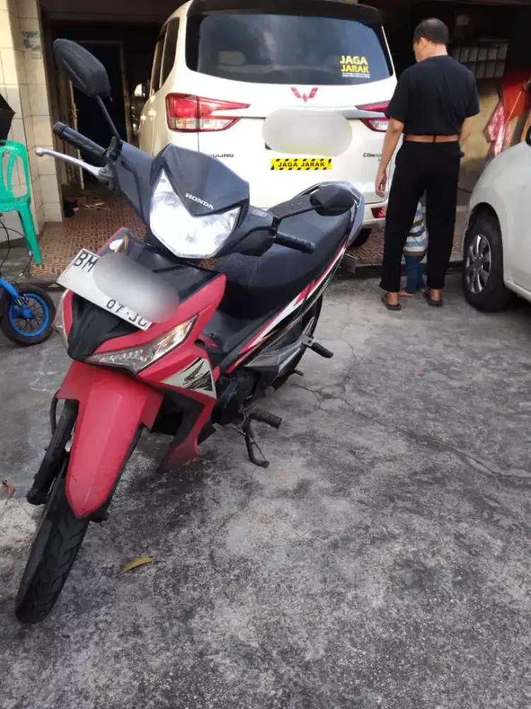 Honda Supra X 125 FI 

2015