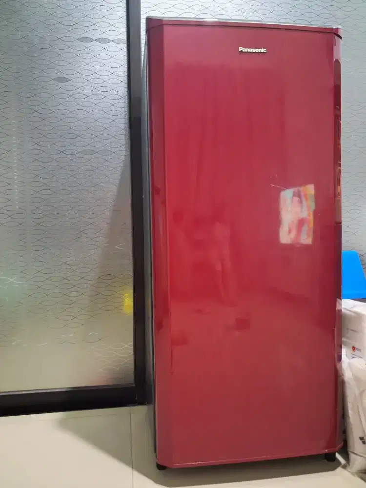 Dijual murah kulkas / refrigerant merah marun istimewa