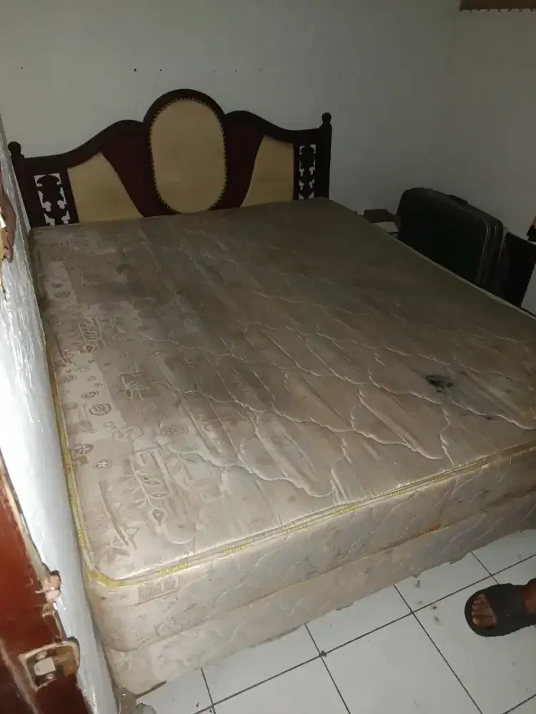 Spring bed kondisi baik