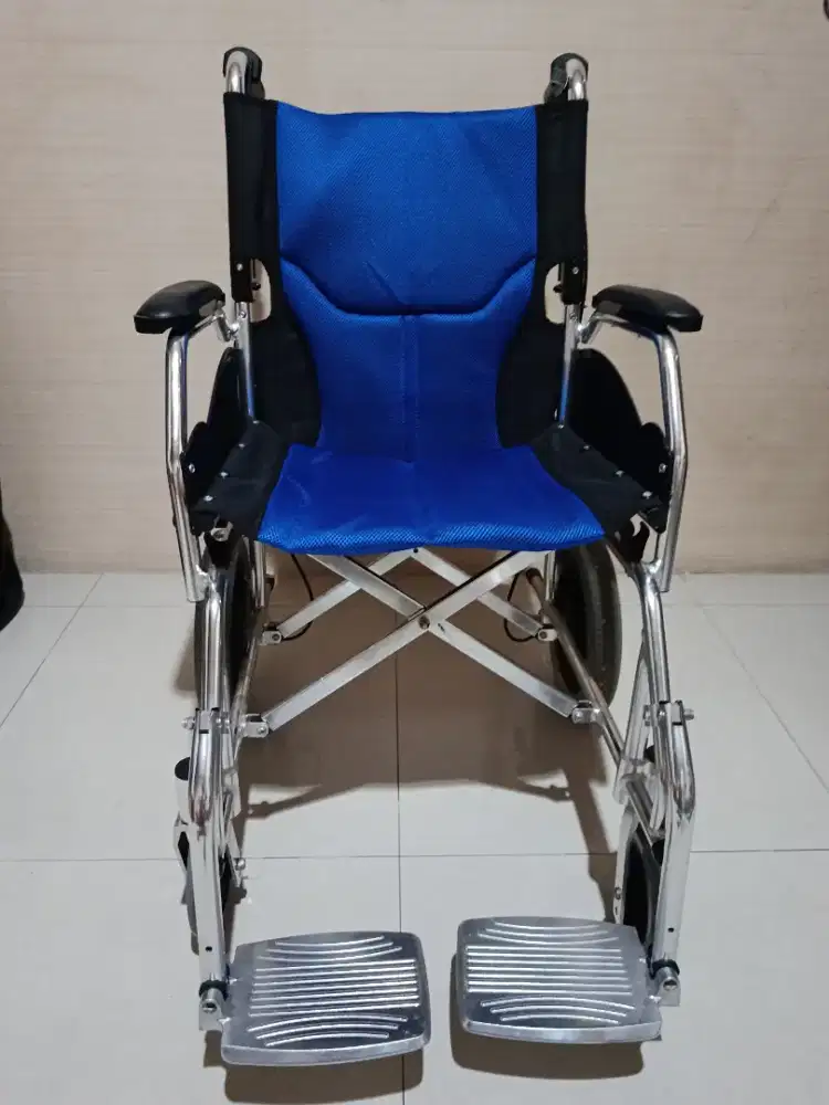Kursi Roda Lipat